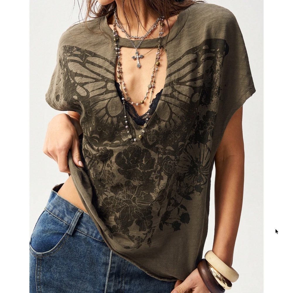 M Women's Olive Green Butterfly Graphic Short Sleeve Tee